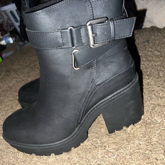 Black booties - Picture 2 of 2